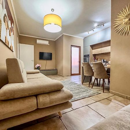 Amos City Center Apartment Tirana Kültér fotó