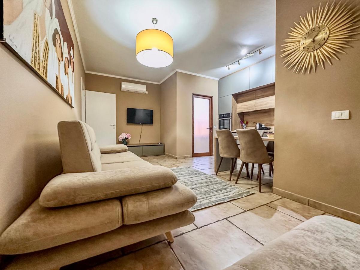 Amos City Center Apartment Tirana Kültér fotó